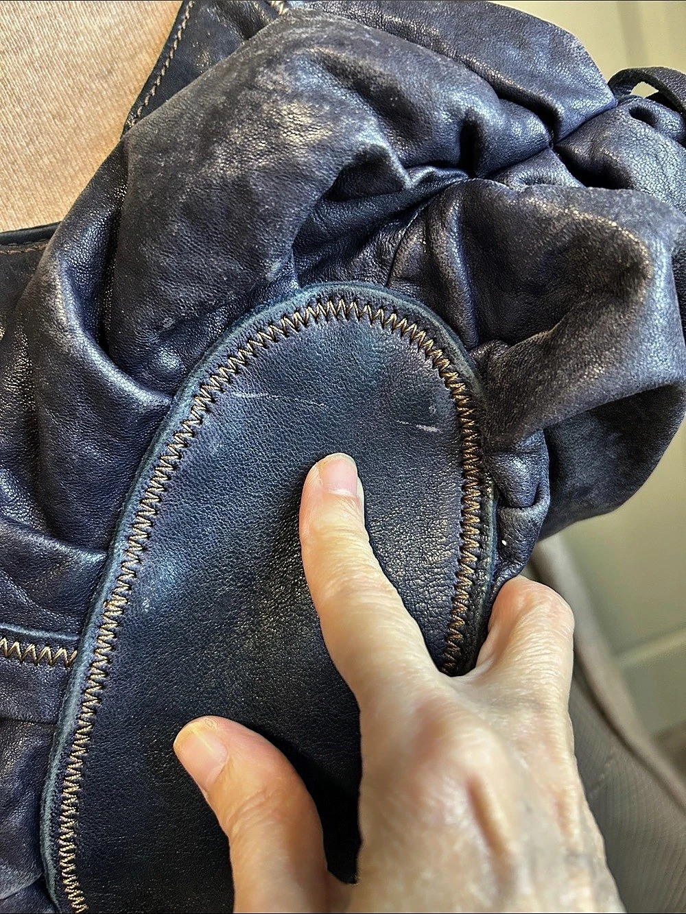 ✨ VTG LUCKY BRAND NAVY BLUE LEATHER SIDE TIE HOBO BAG ✨ - Picture 11 of 12